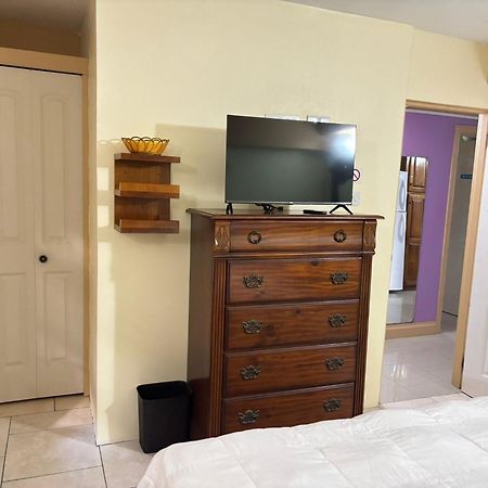 Matthew'S Miracle View Bed & Breakfast Roseau Exterior photo